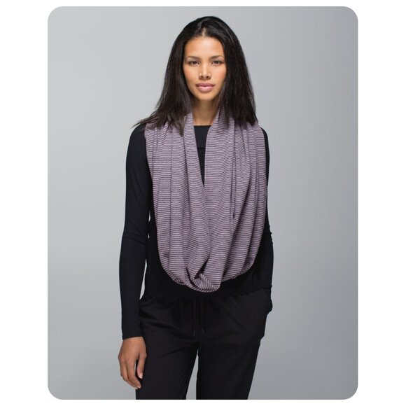 ! Lululemon Vinyasa Scarf Rulu Hyper Stripe Mauvelous Heathered Reversible Scarf - Picture 2 of 8